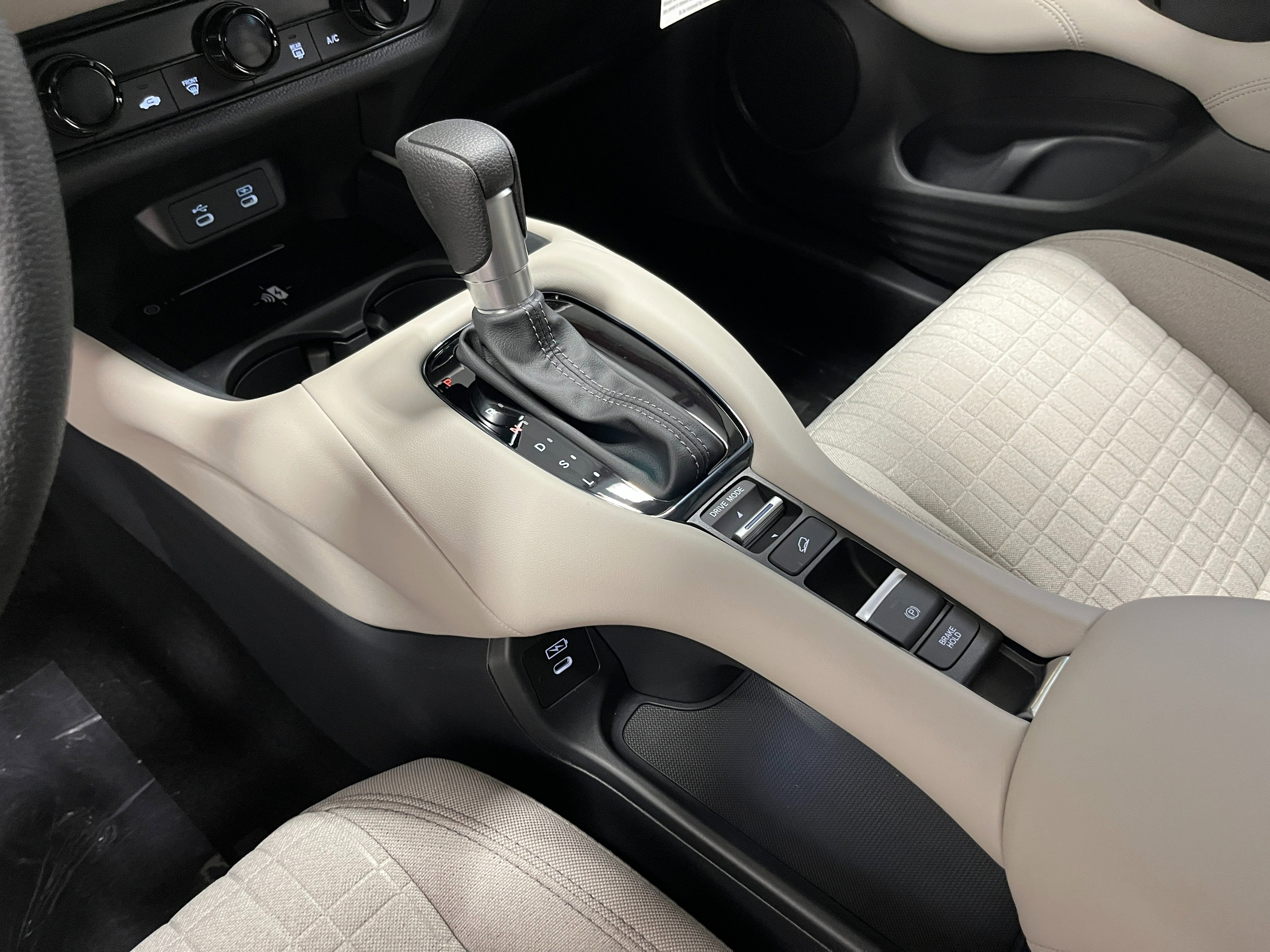 New 2027 Platinum White Pearl Honda LX image 16