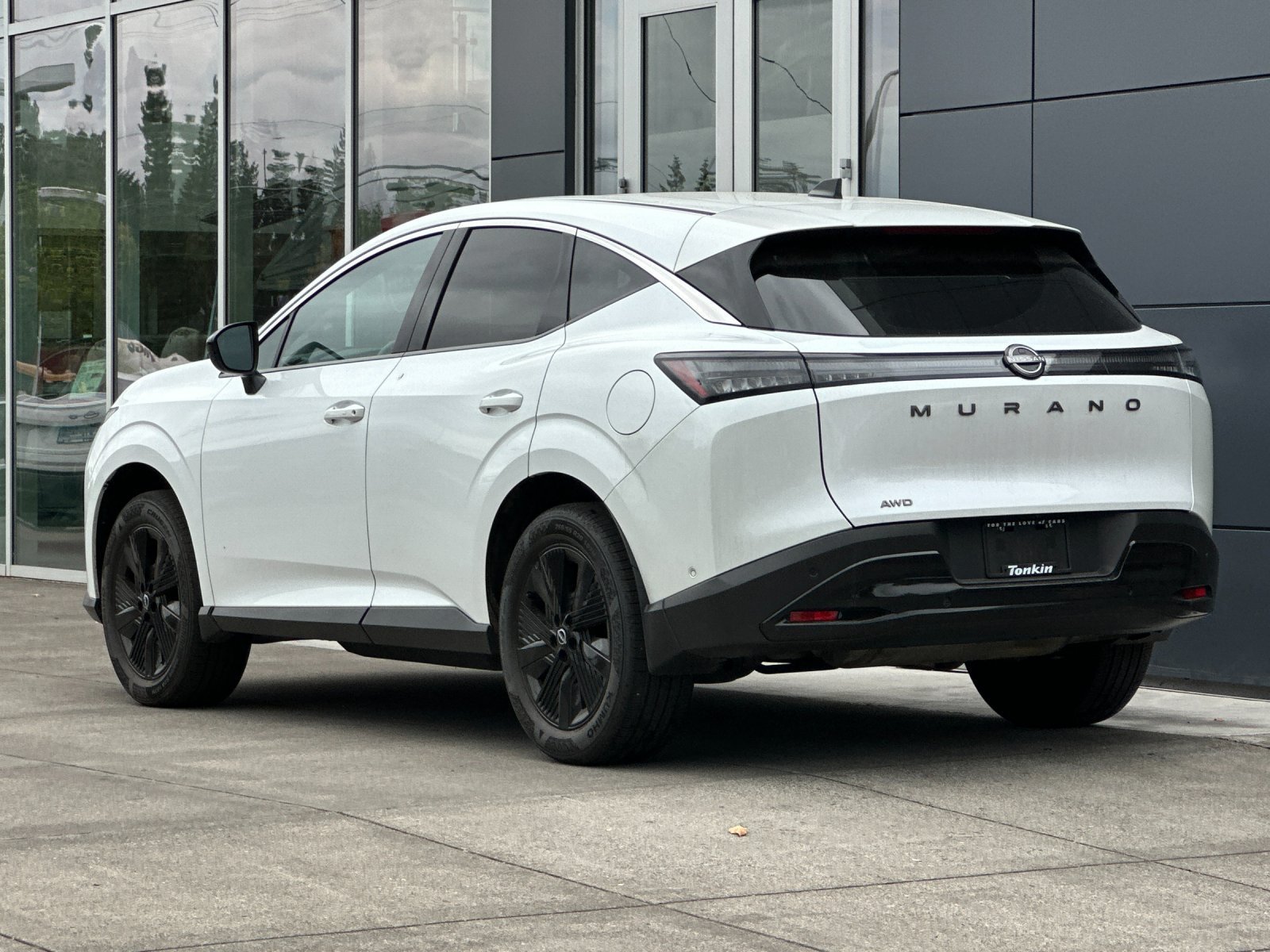 Used 2025 Everest White Pearl Tricoat Nissan SV image 6