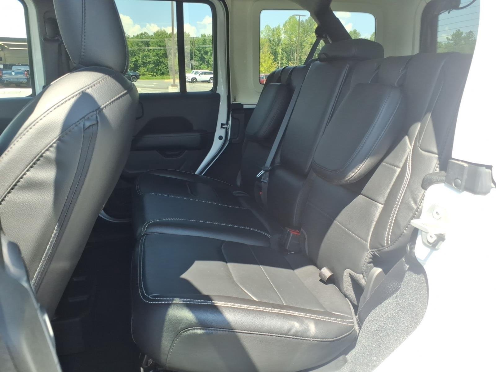 Used 2022 Bright White Clearcoat Jeep Unlimited Sahara image 21