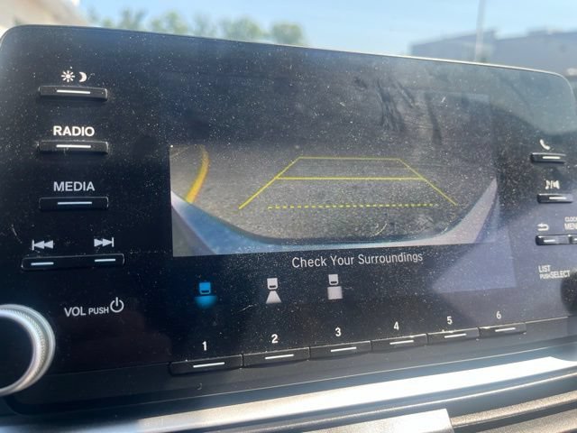 Certified Used 2020 Lunar Silver Metallic Honda LX image 16
