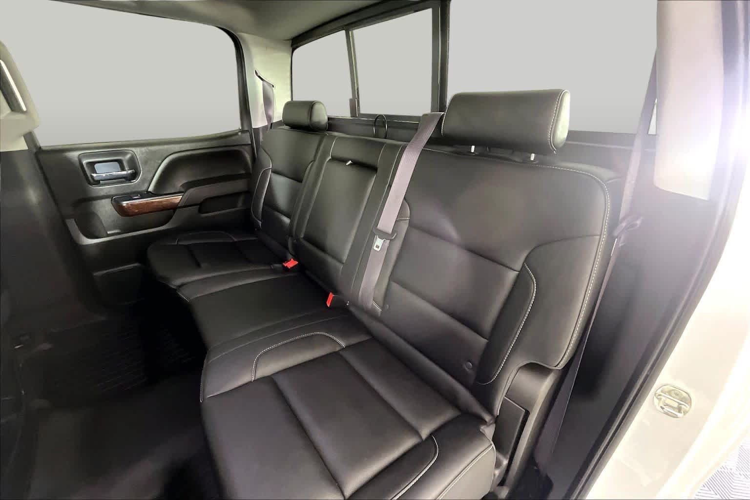 Used 2017 White Frost Tricoat GMC SLT image 19