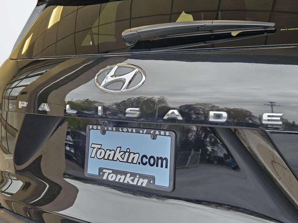 Used 2023 Abyss Black Pearl Hyundai Limited image 27