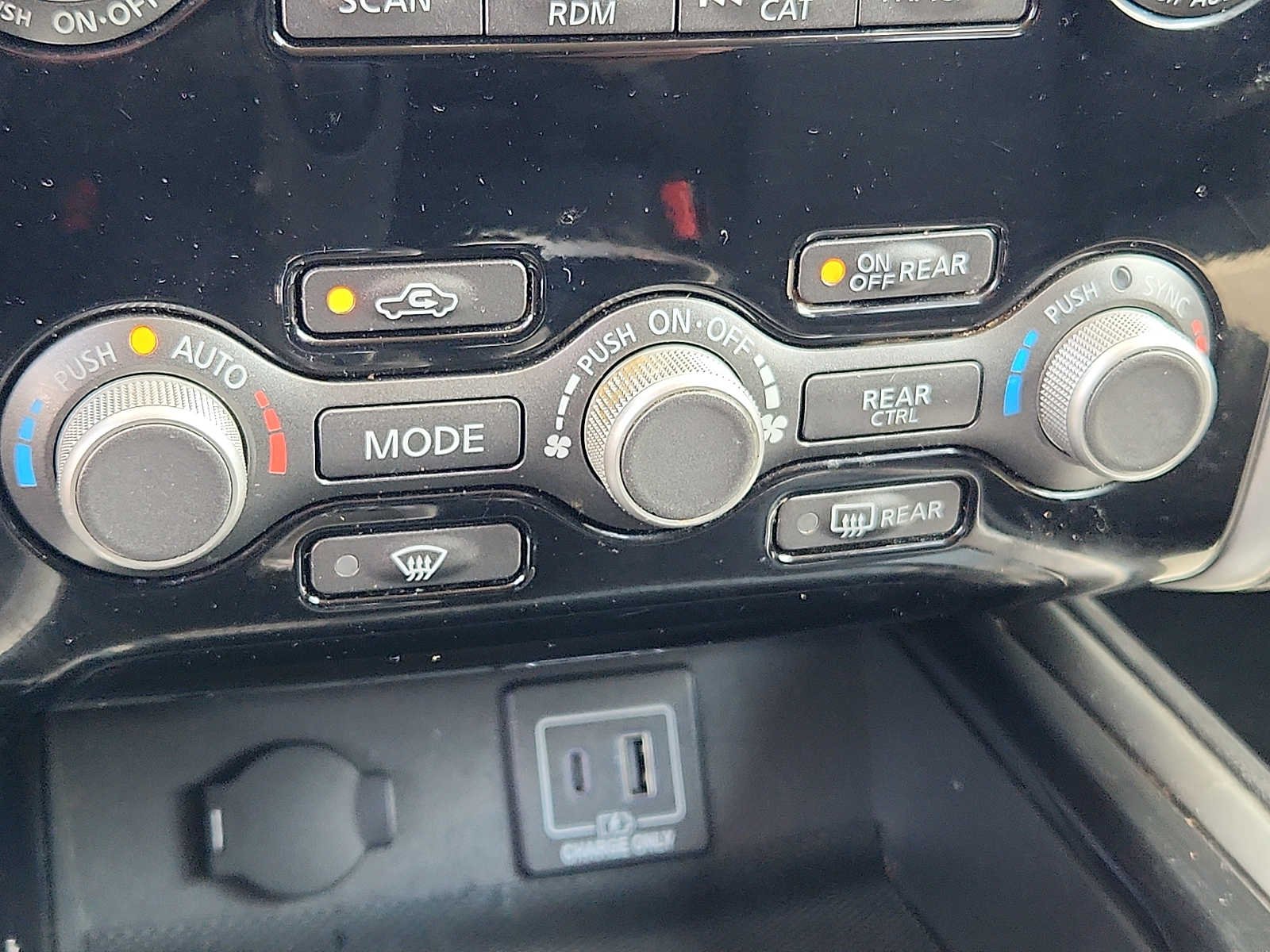 Used 2019 White Nissan S image 17