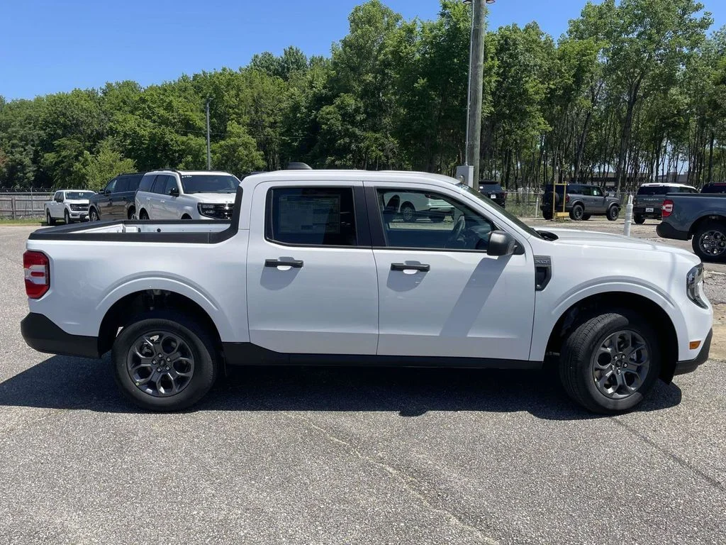 New 2026 Oxford White Ford XLT image 2