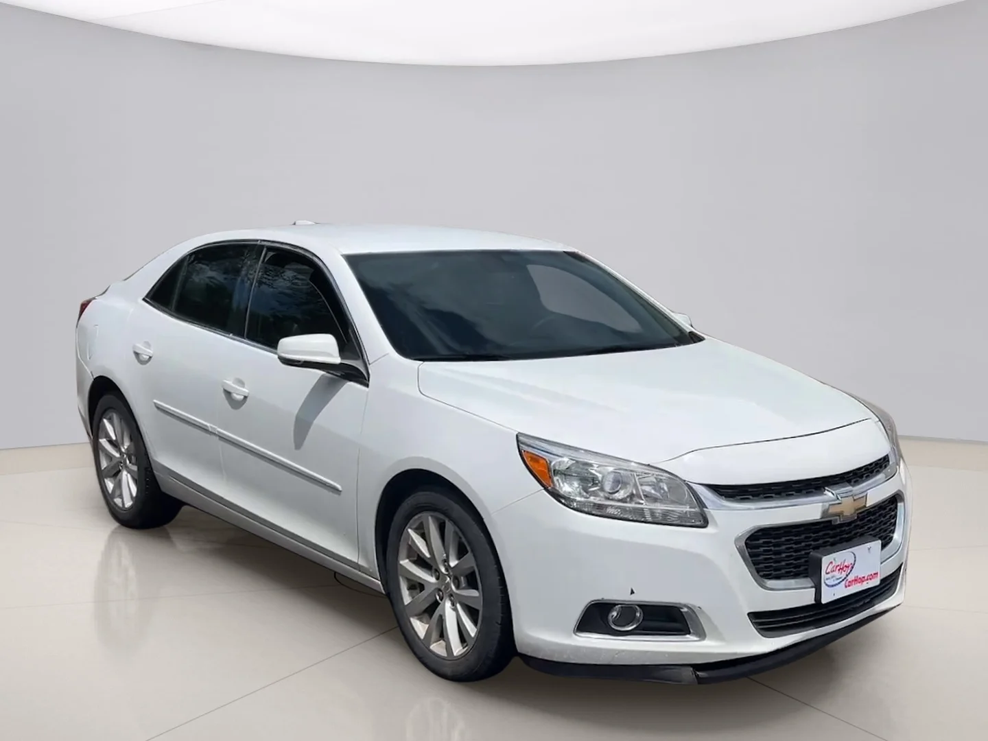 Used 2015 White Chevrolet 2LT image 7