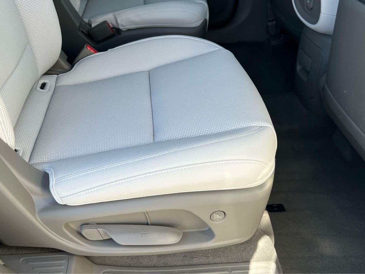 New 2026 Ecotronic Gray Pearl Hyundai Limited AWD image 23