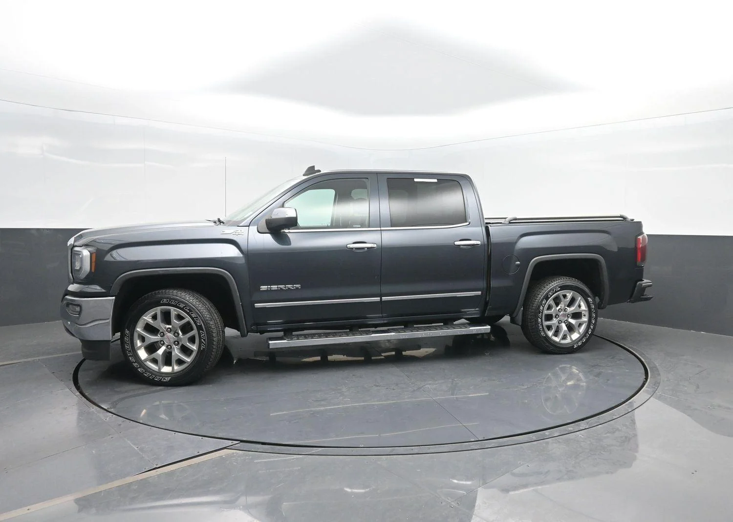 2017 GMC Sierra 4WD Crew Cab Short Box SLT's photo