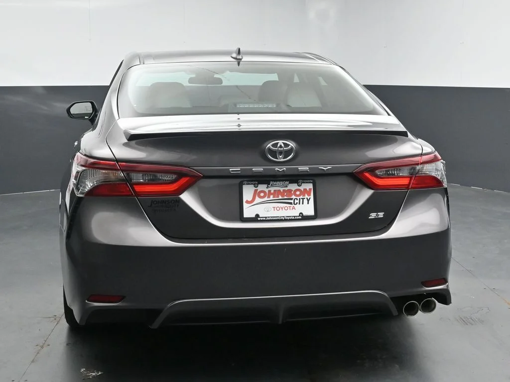 2022 Toyota Camry SE - Photo 7