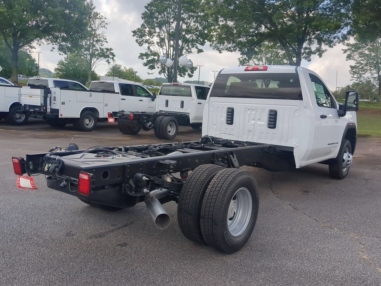 New 2026 Summit White GMC Pro image 8