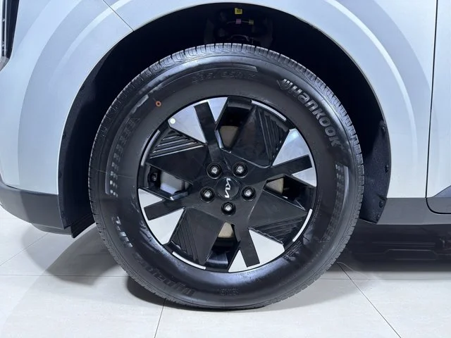 New 2027 IVORY SILVER Kia LXS image 10