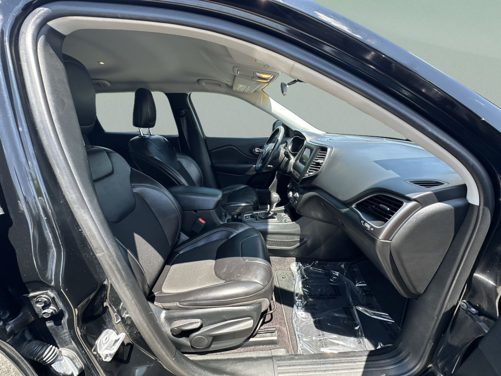 Used 2019 Black Jeep Latitude Plus image 35