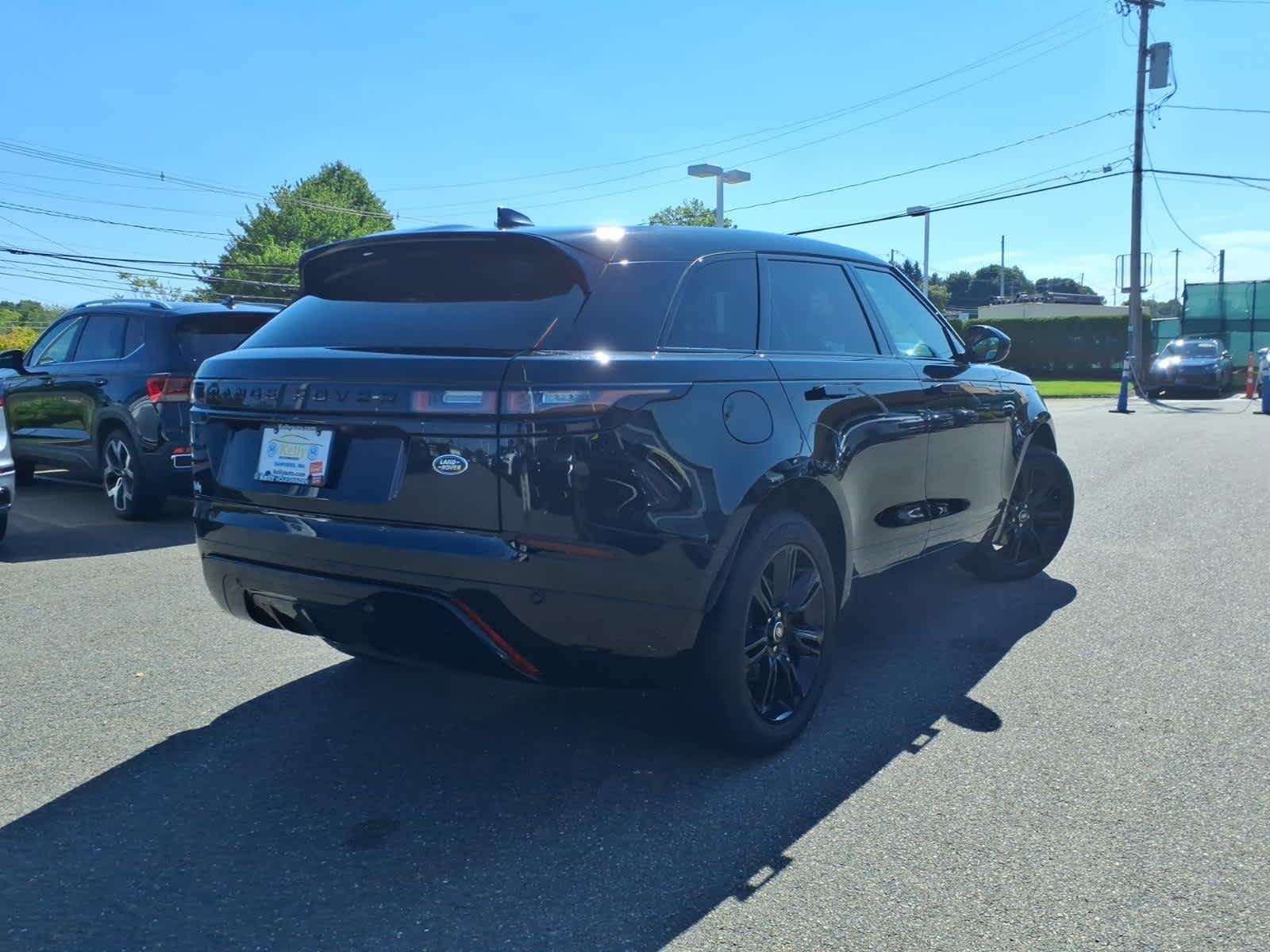 Used 2022 Santorini Black Metallic Land Rover R-Dynamic S image 5