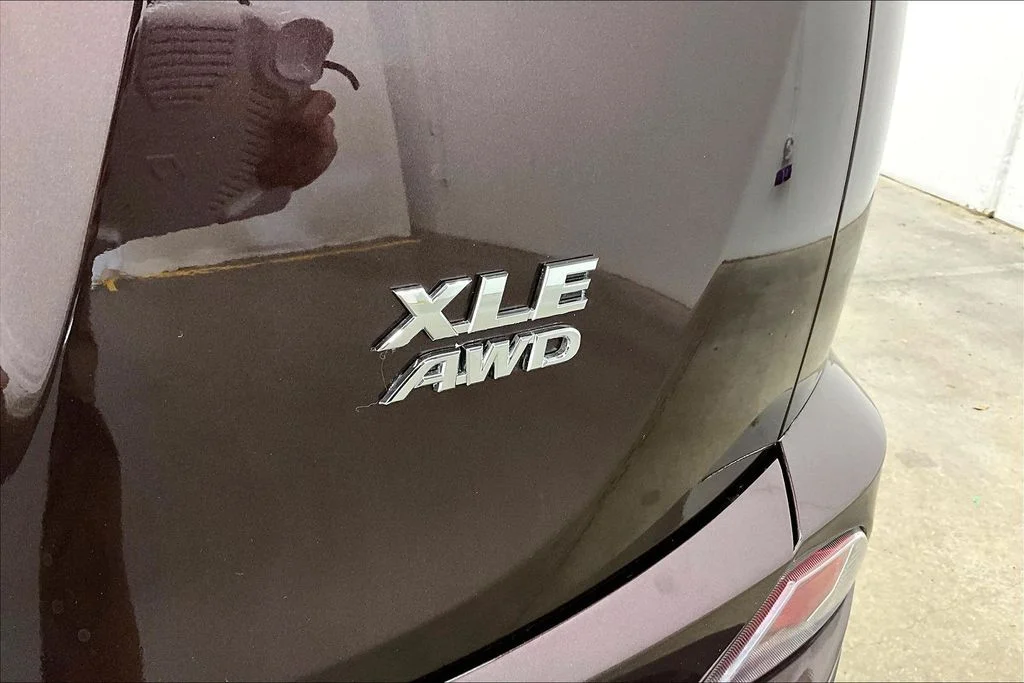 Used 2018 Black Toyota XLE image 24