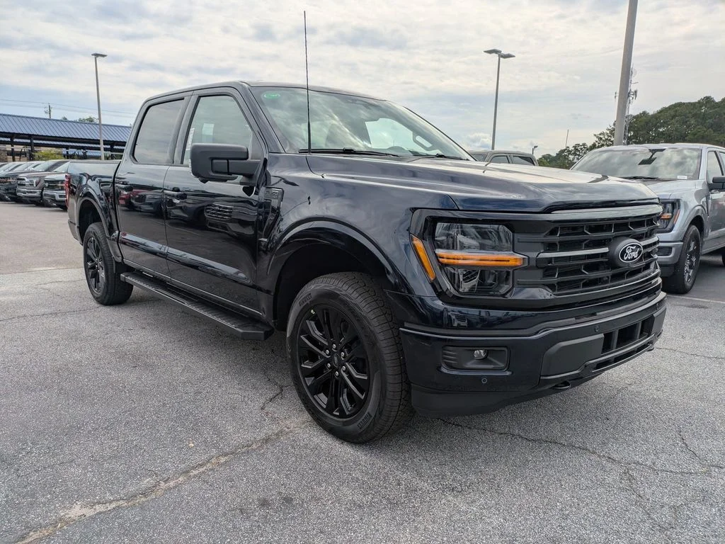 New 2026 Antimatter Blue Metallic Ford XLT image 2