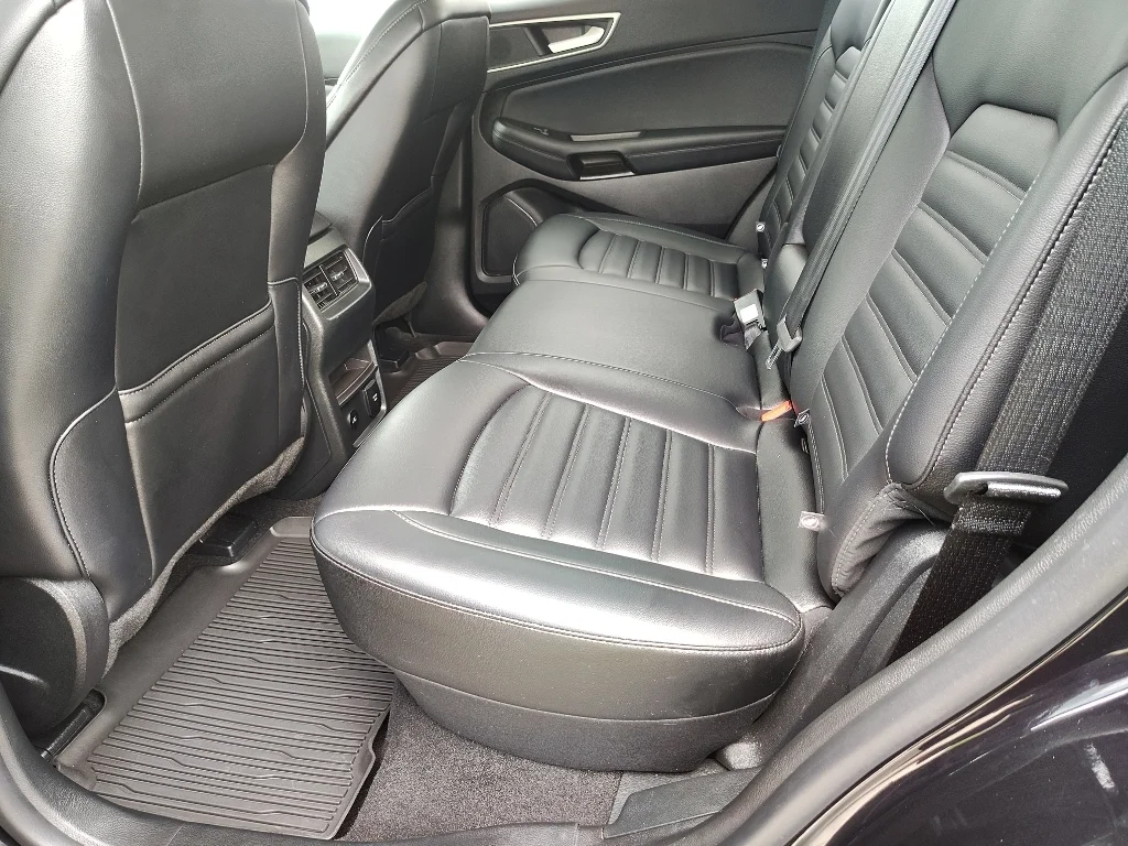 Used 2024 Agate Black Metallic Ford SEL image 12