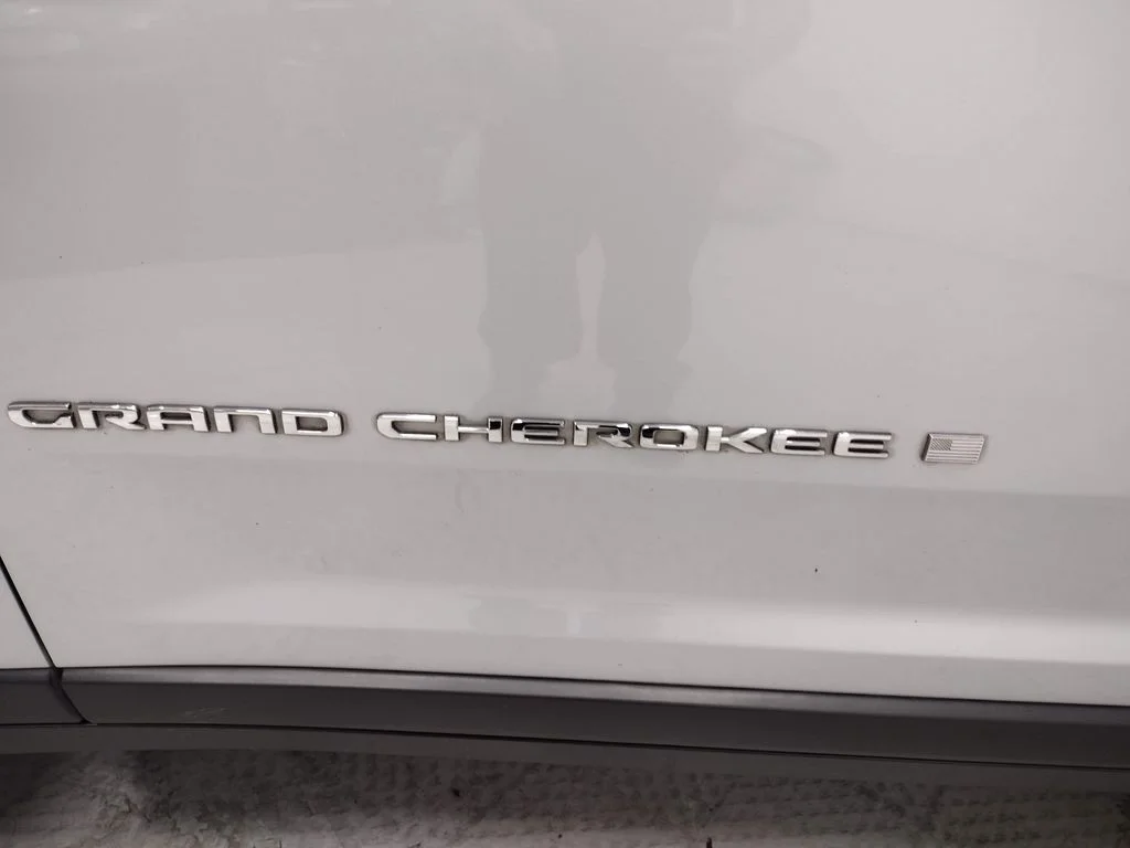 Used 2021 Silver Jeep Limited image 4