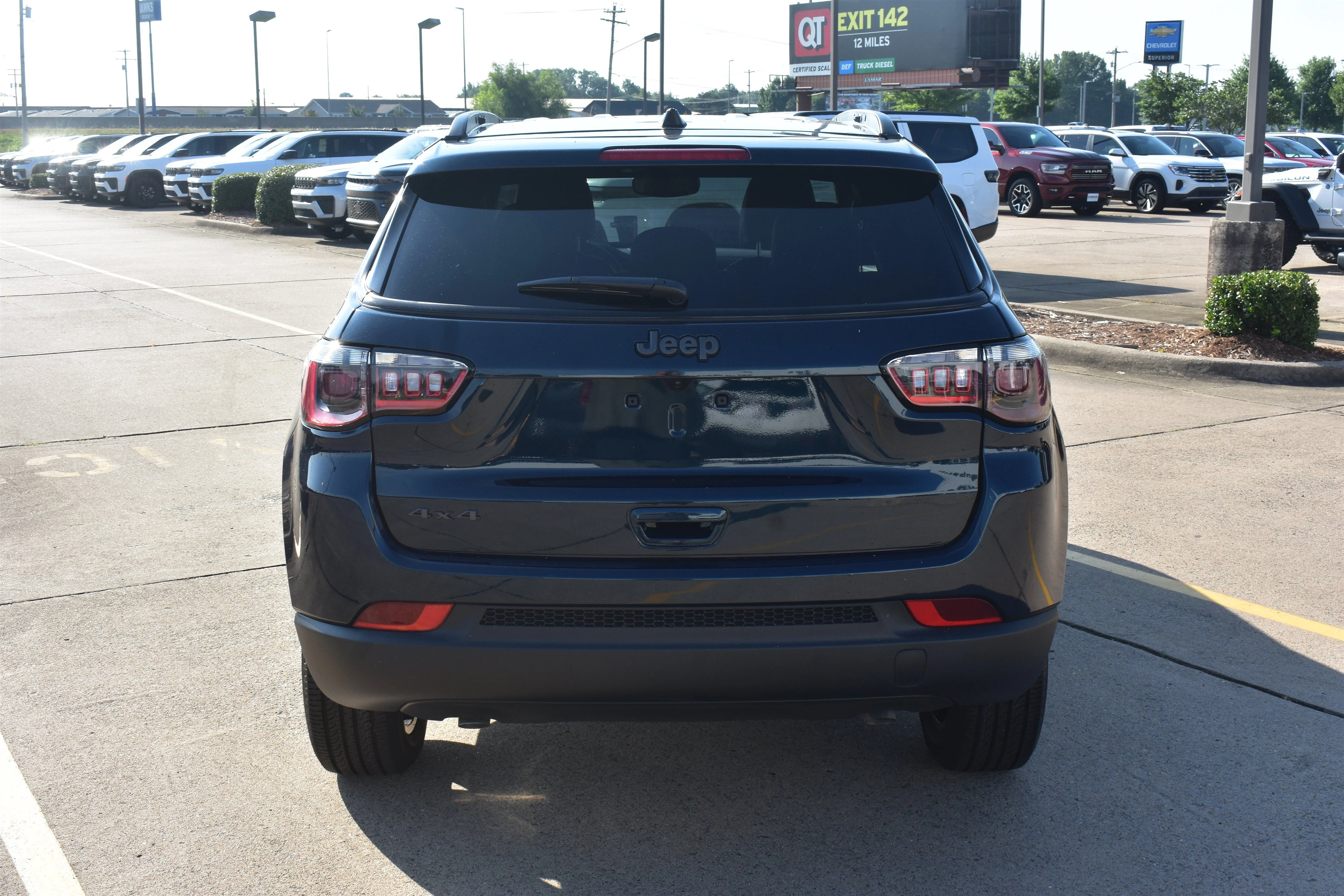 New 2026 Fathom Blue Pearl Coat Jeep Latitude Altitude image 6
