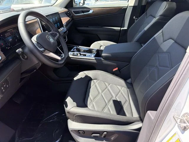 New 2026 White/off-white Volkswagen 2.0T SE w/Technology image 14