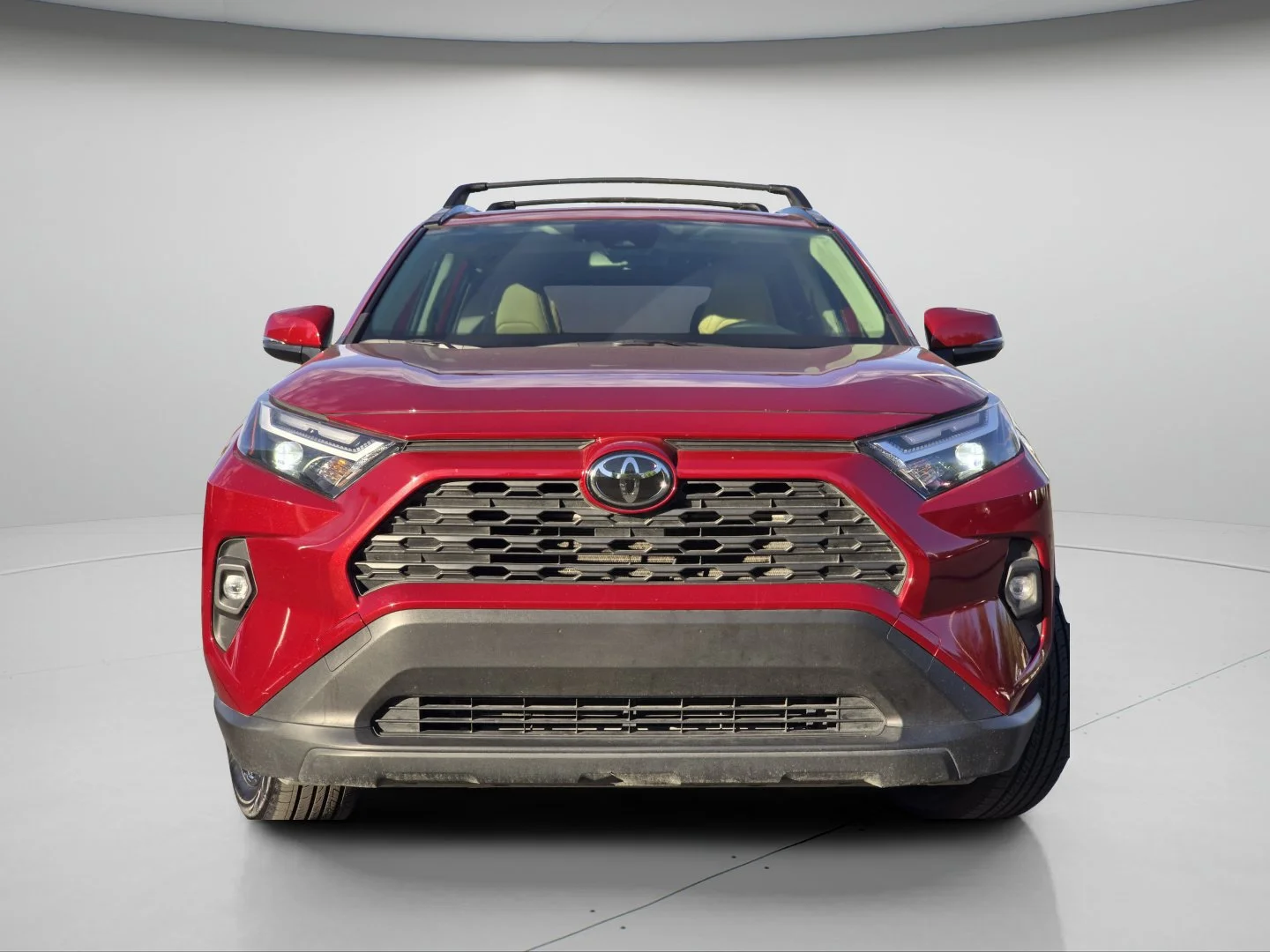 Used 2025 Ruby Flare Pearl Toyota XLE Premium image 3