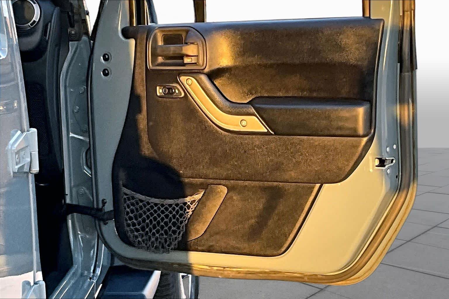 Used 2015 Anvil Clearcoat Jeep Sport image 23