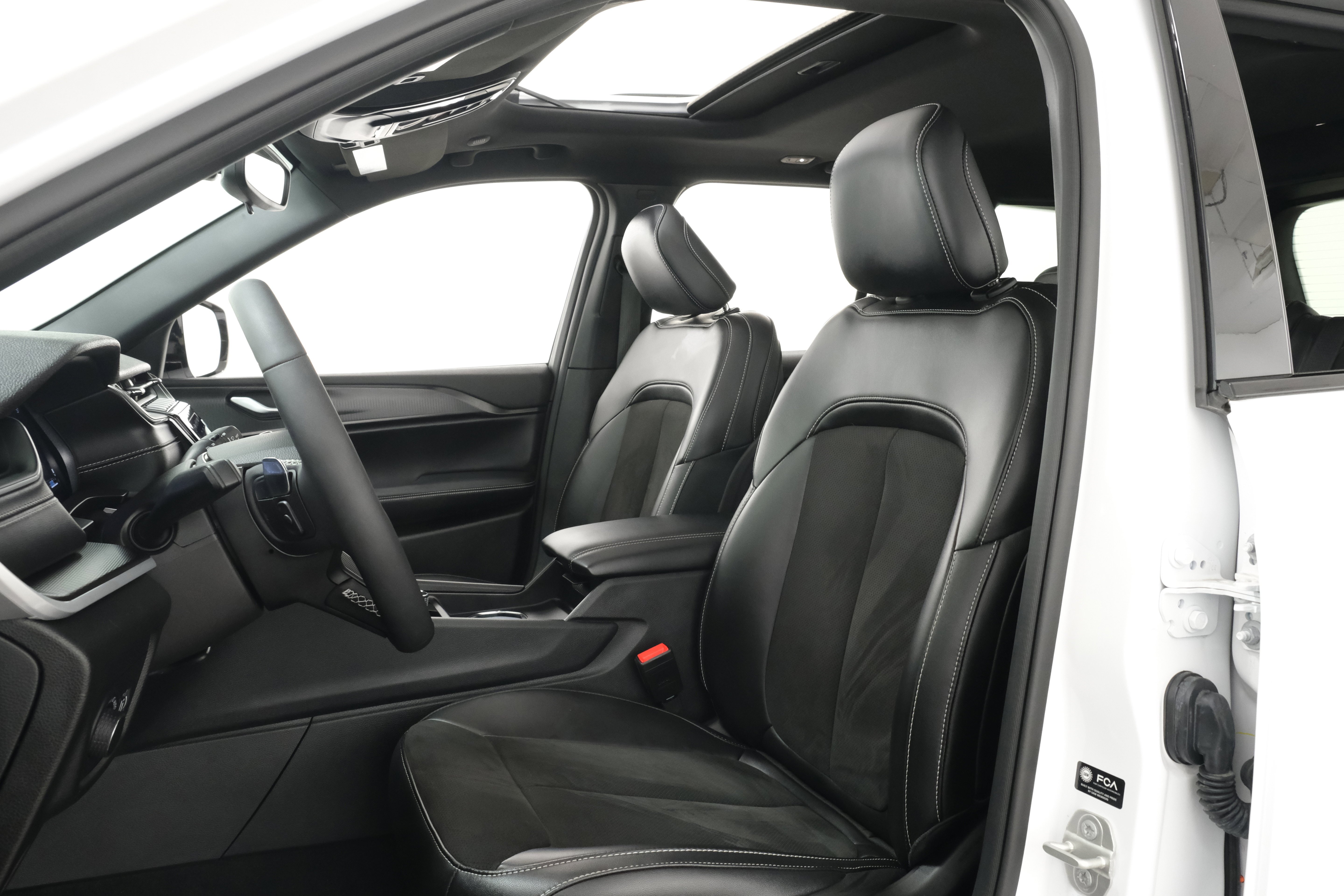 Used 2023 Bright White Clearcoat Jeep Altitude X image 29