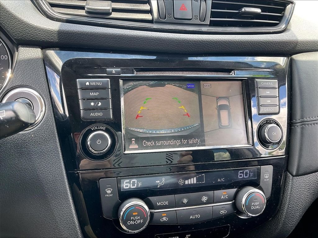 Used 2019 Gun Metallic Nissan SL image 18