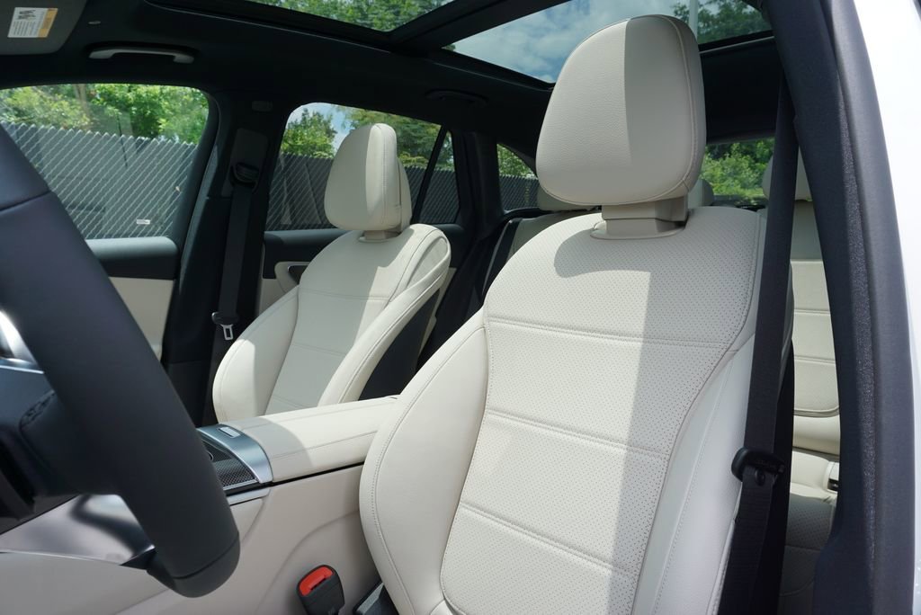 New 2026 Polar White Mercedes-Benz GLC 300 image 32
