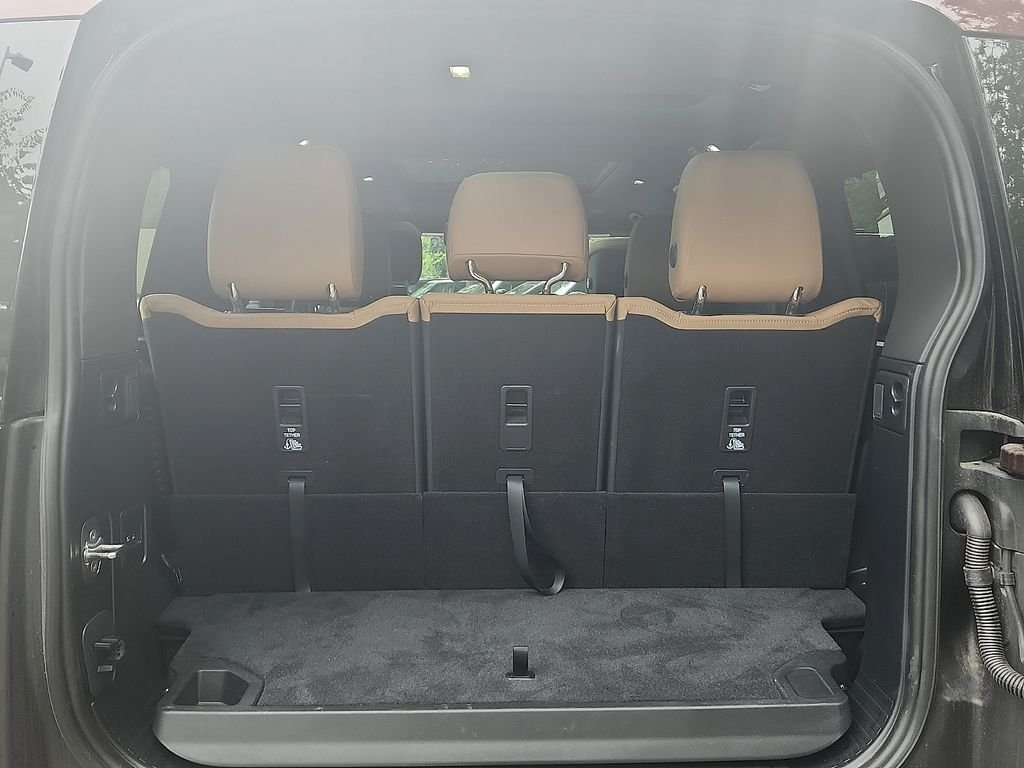 2025 Land Rover Defender X-Dynamic SE - Photo 30