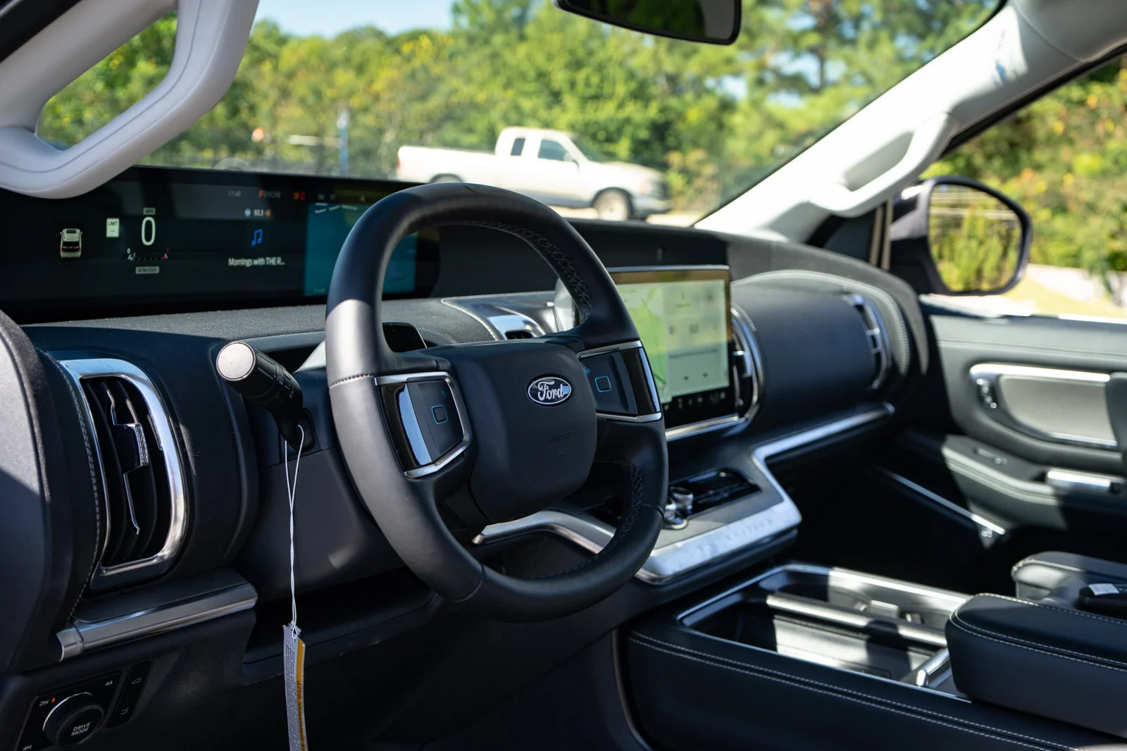 Used 2027 White Ford Platinum image 24