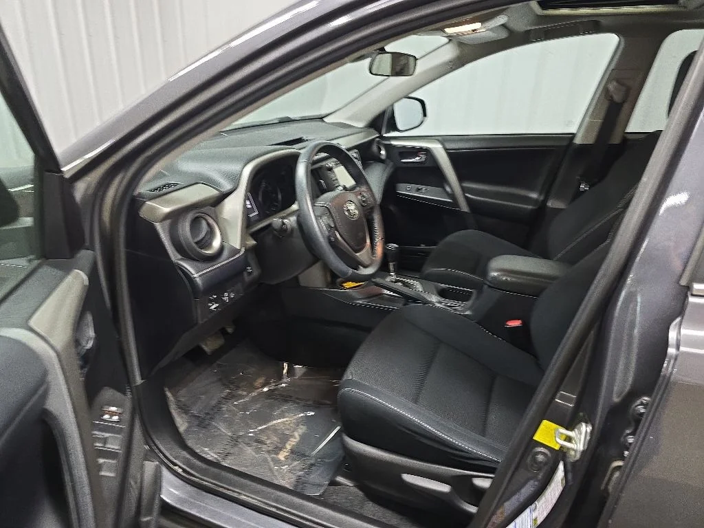 Used 2018 Gray Toyota XLE image 29