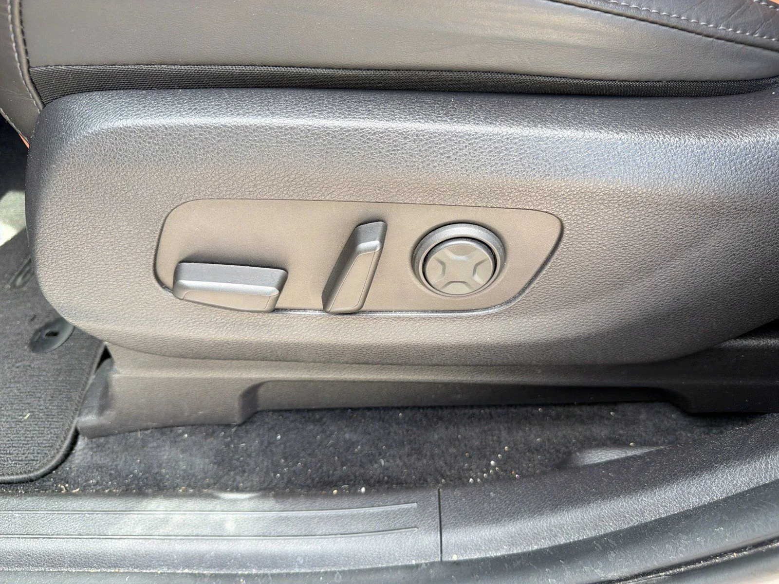 Used 2024 White Kia SX image 27