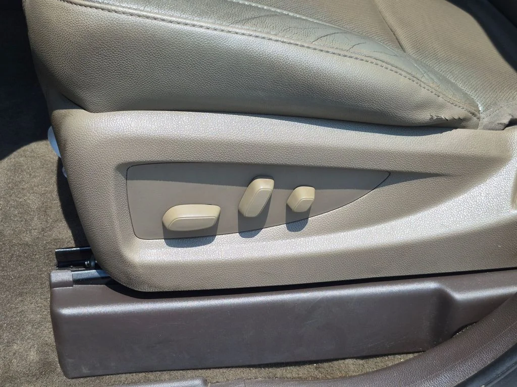 Used 2017 White GMC SLT image 13