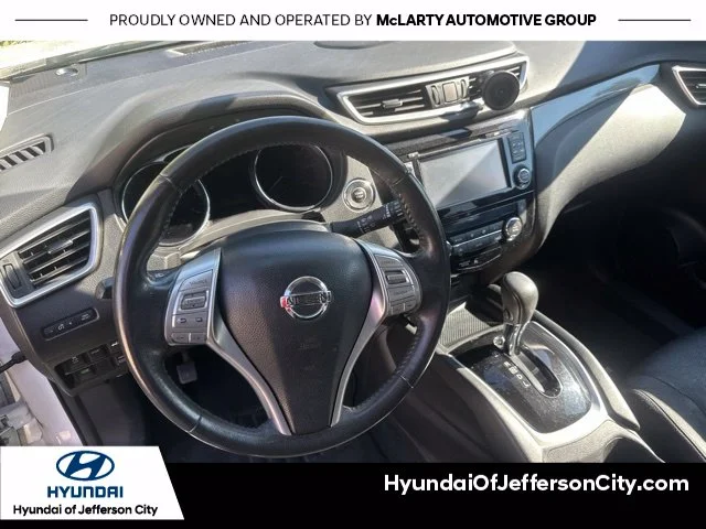 Used 2015 White Nissan SL image 6