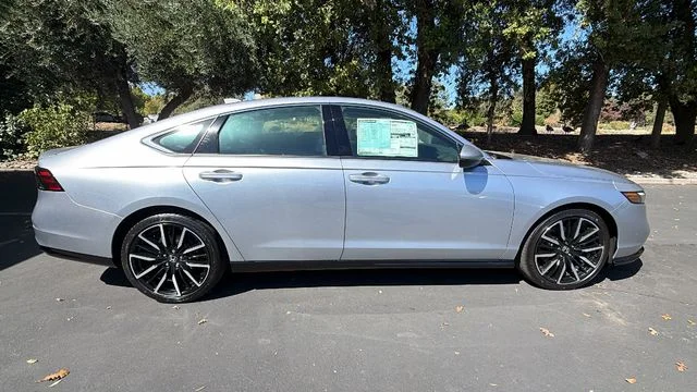 New 2026 Solar Silver Metallic Honda Touring Hybrid image 3