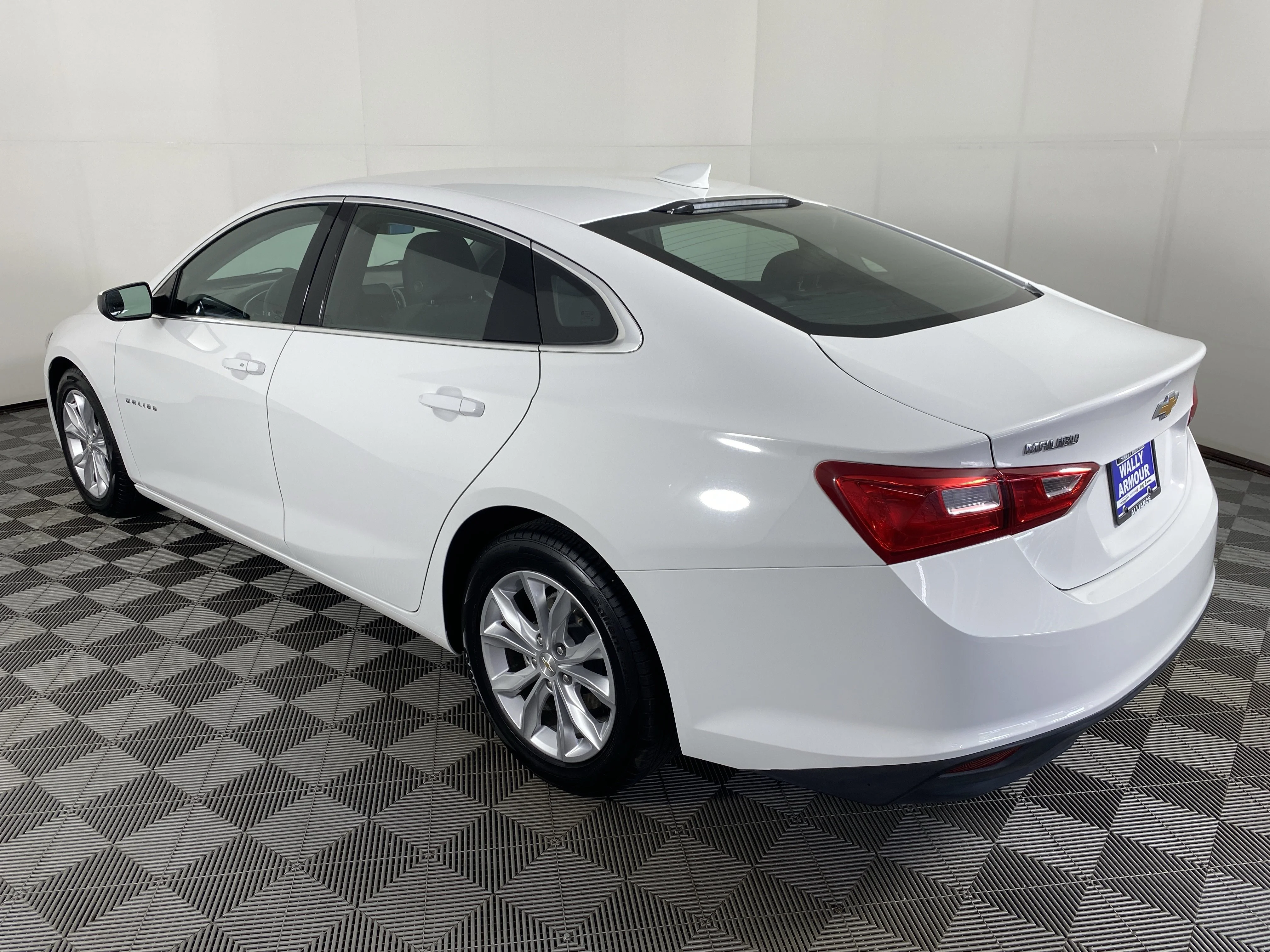 Used 2023 Summit White Chevrolet LT image 8
