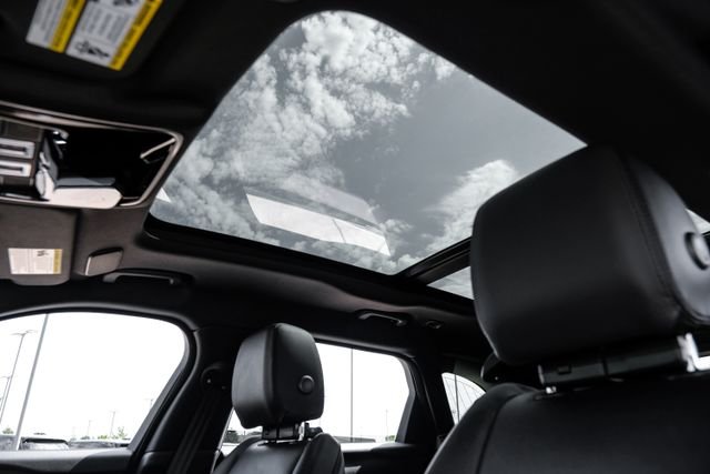 New 2026 Fuji White Land Rover S image 5