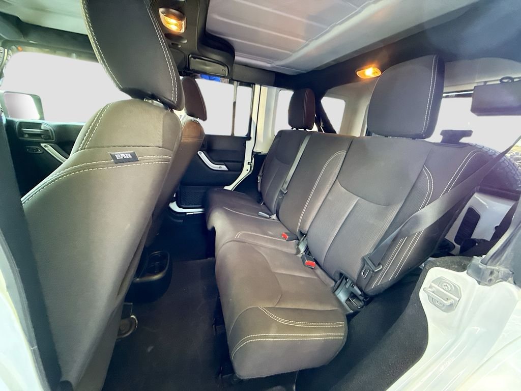 Used 2018 Bright White Clearcoat Jeep Sahara image 20