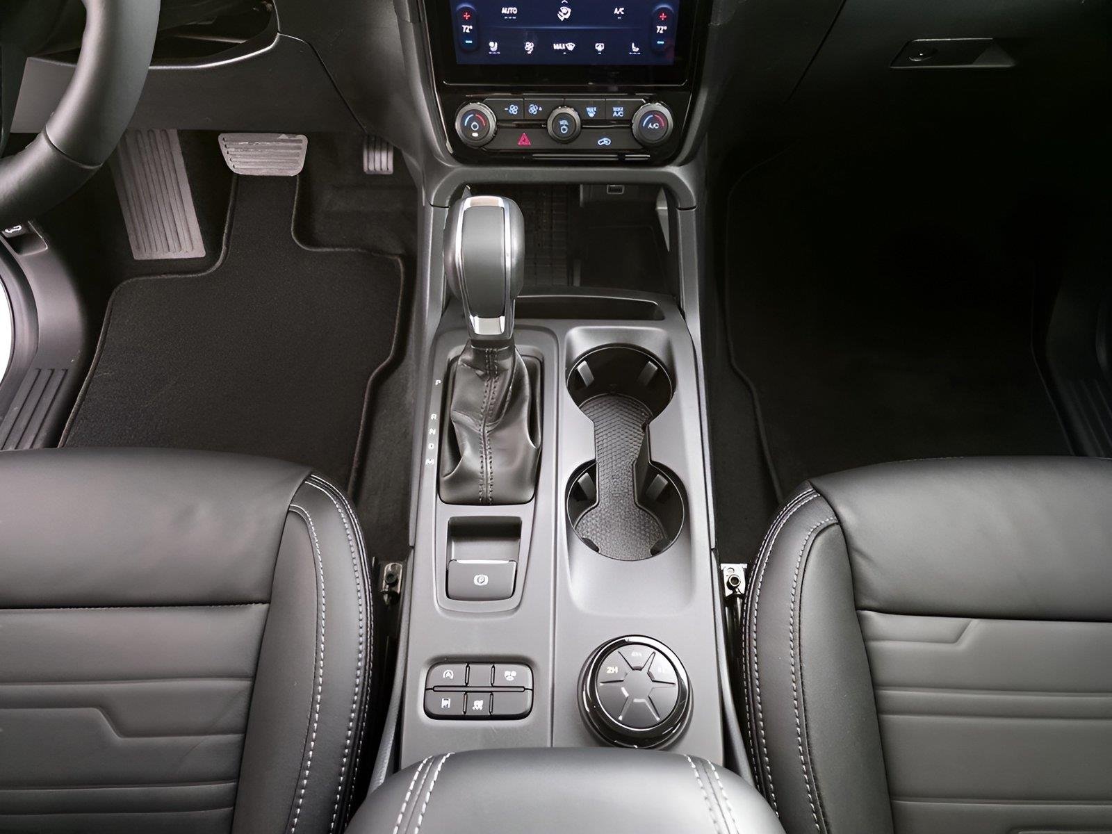 Used 2025 Oxford White Ford LARIAT image 36