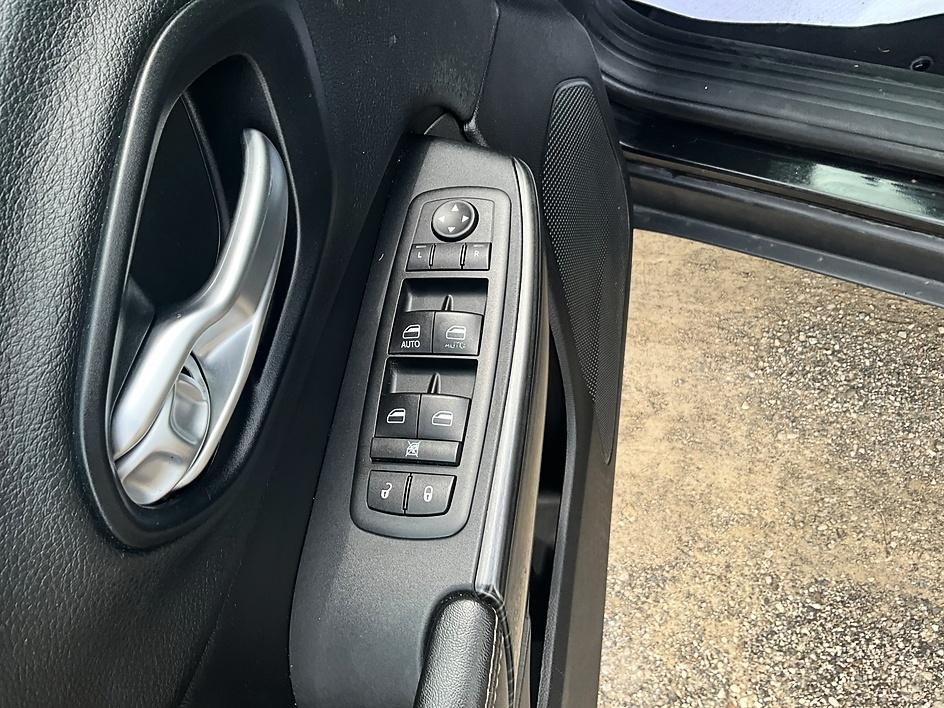 Used 2015 Black Jeep Limited image 13