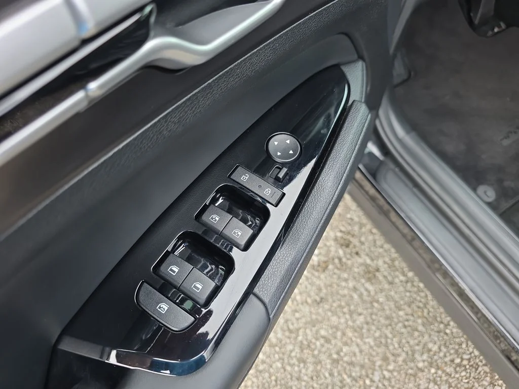 Used 2025 Black Kia EX image 18