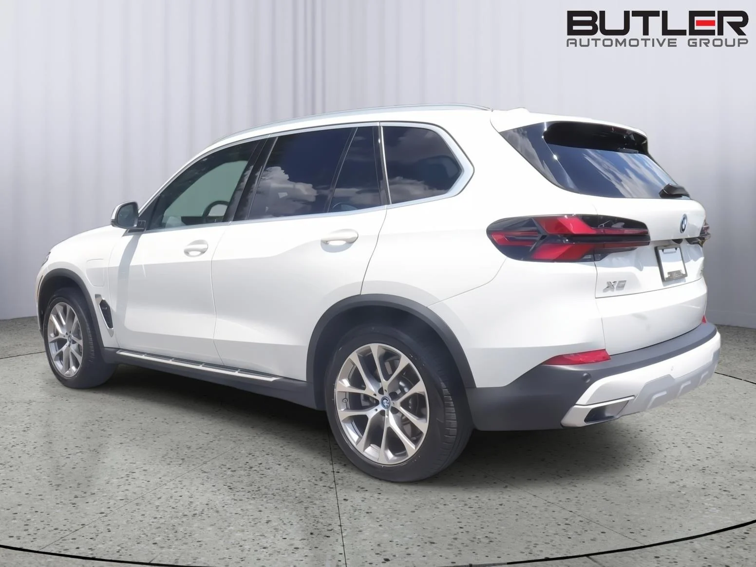 Used 2024 Alpine White BMW xDrive50e image 4