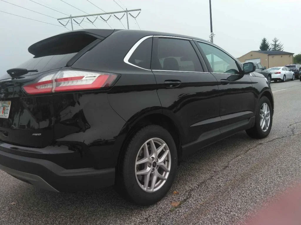 Used 2024 Black Ford SEL image 7