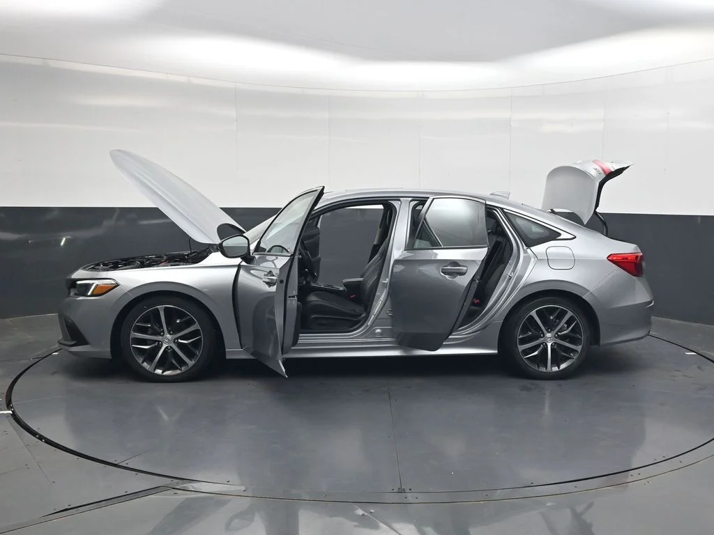 Certified Used 2024 Lunar Silver Metallic Honda Touring image 37