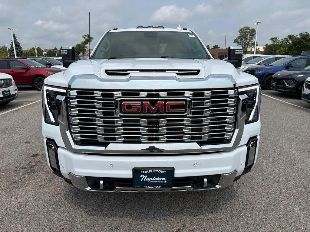 Used 2025 White GMC Denali image 3