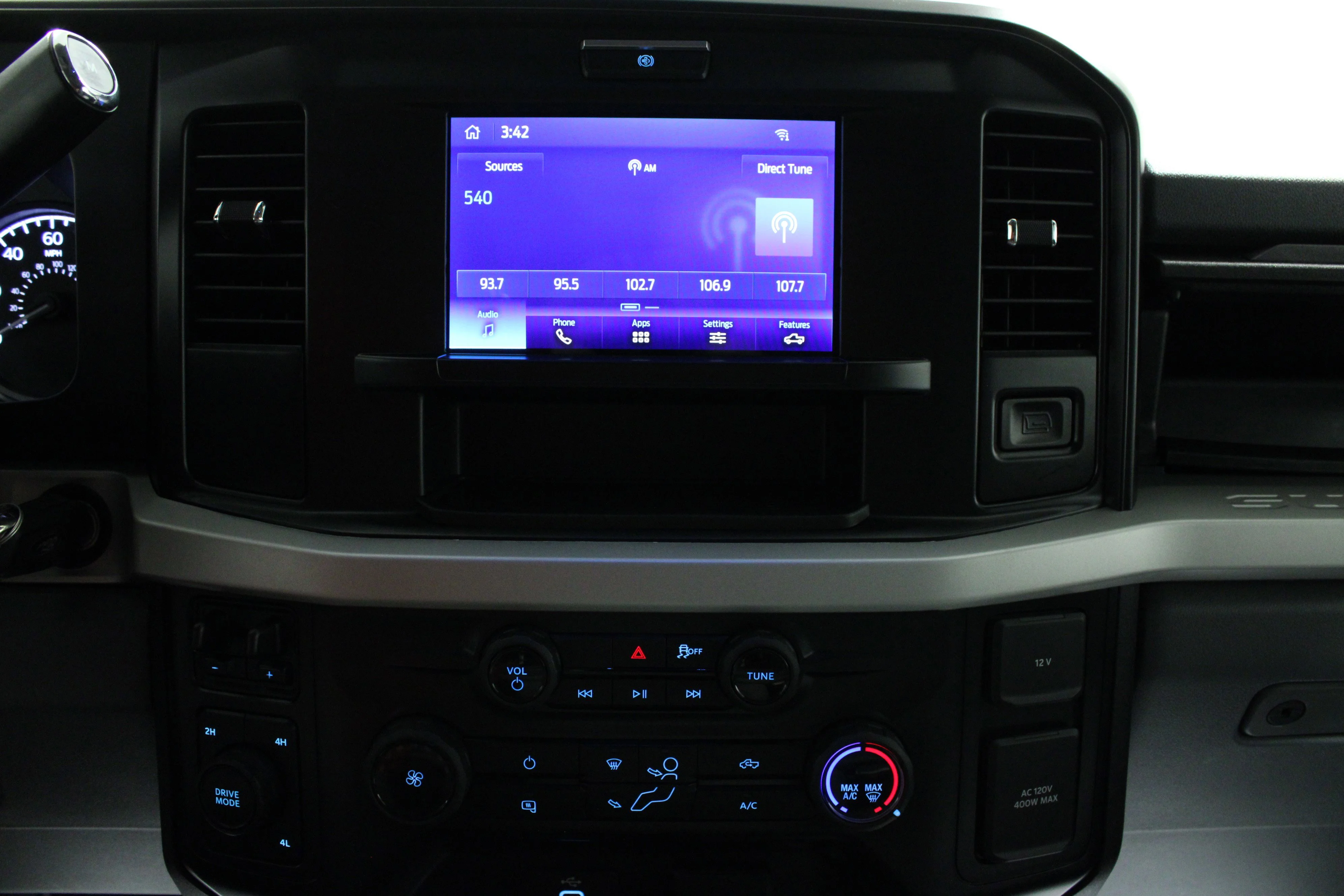 Used 2026 Oxford White Ford XLT image 22