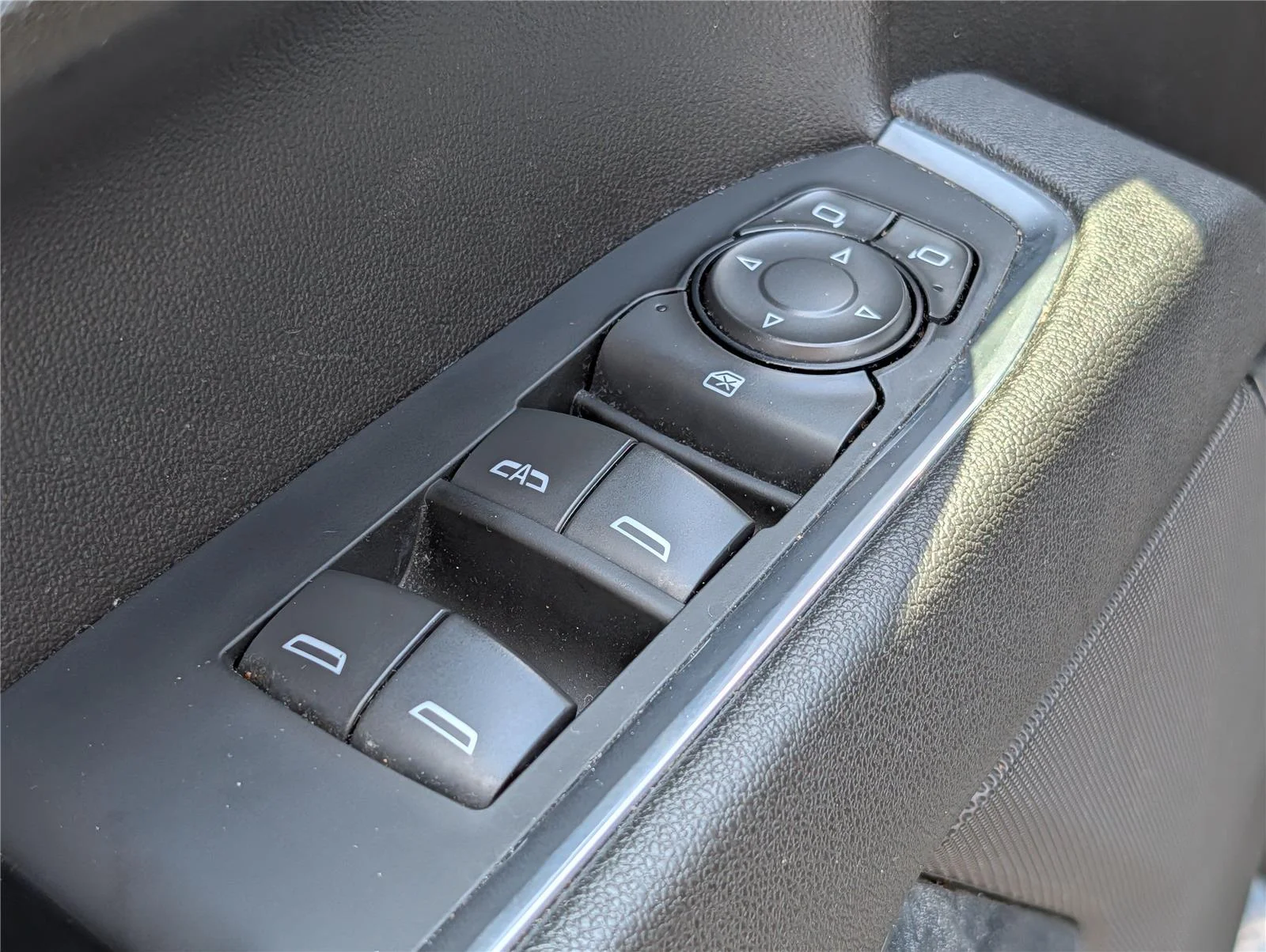 Used 2025 Cypress Gray Chevrolet LT image 16