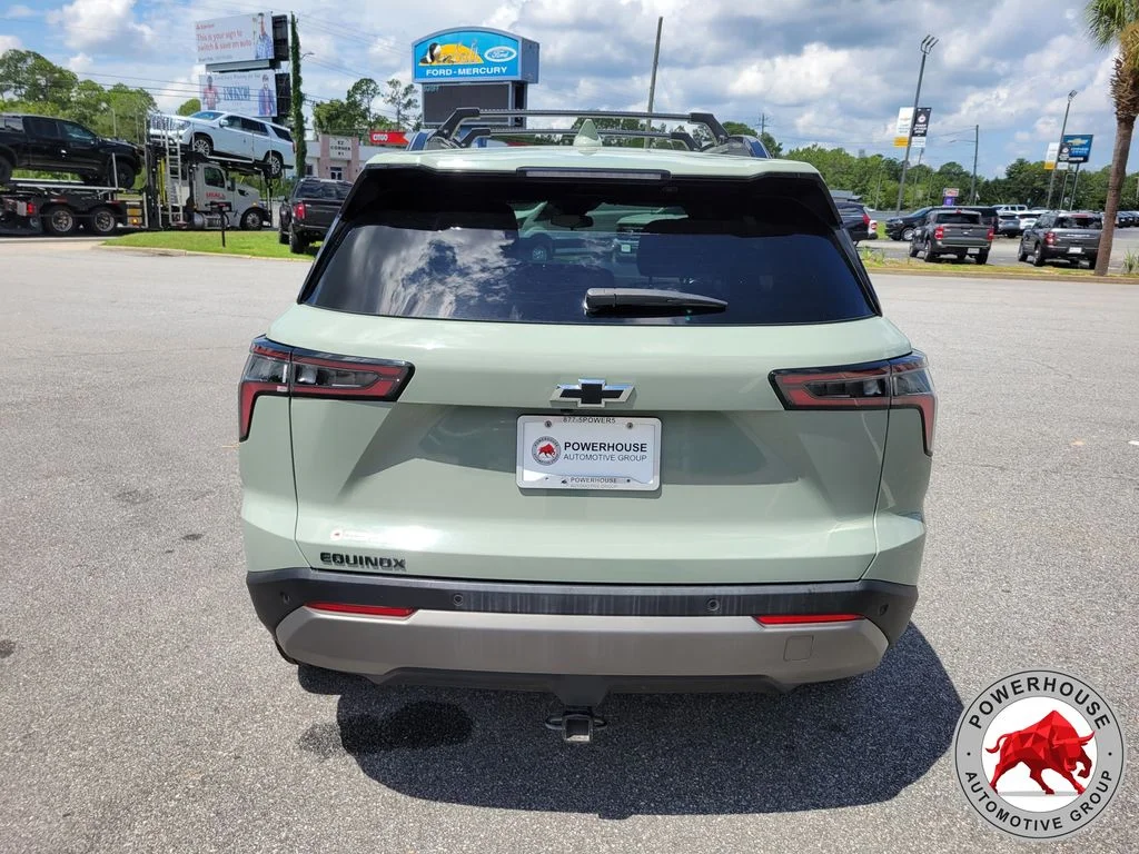 Used 2025 Green Chevrolet LT image 4
