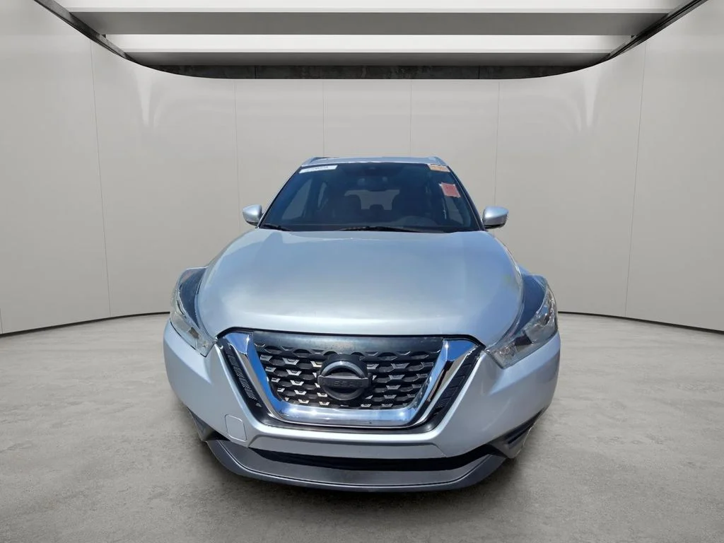 Used 2020 Brilliant Silver Metallic Nissan SV image 15