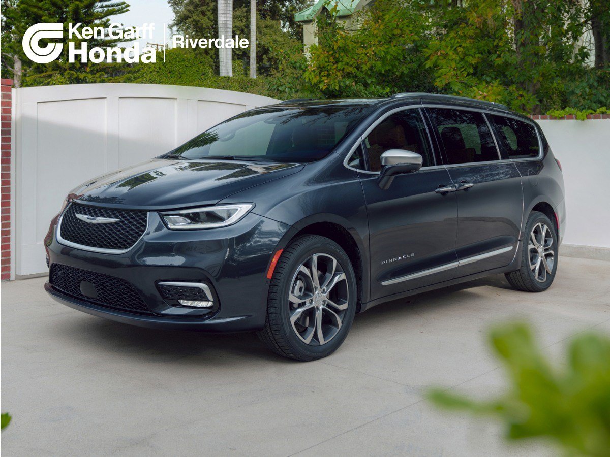 Used 2021 Ceramic Gray Clearcoat Chrysler Touring L image 1