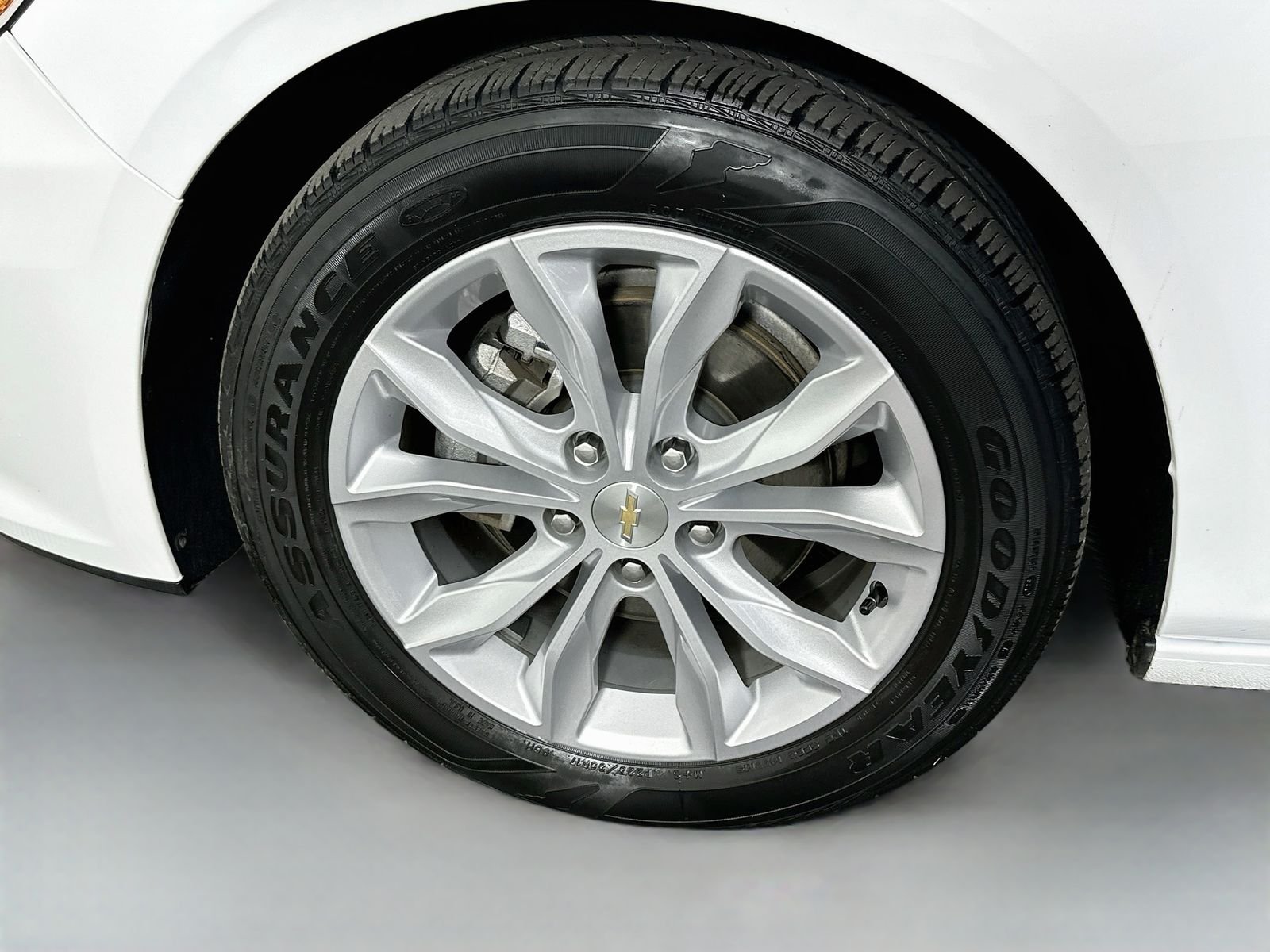 Used 2023 Summit White Chevrolet LT image 31
